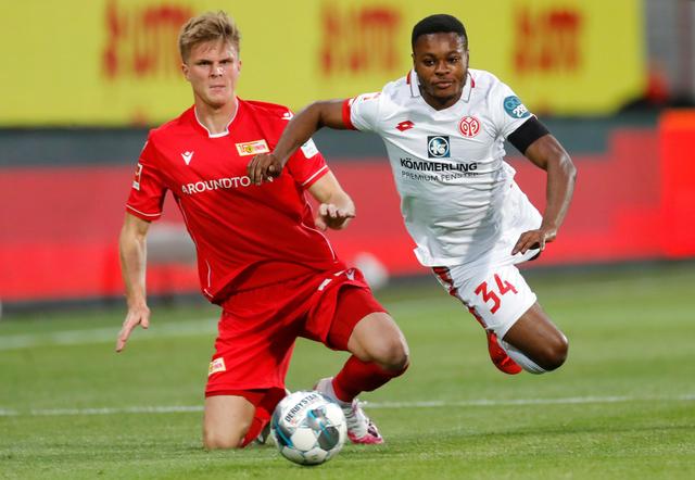 出亮眼表现 出亮眼表现